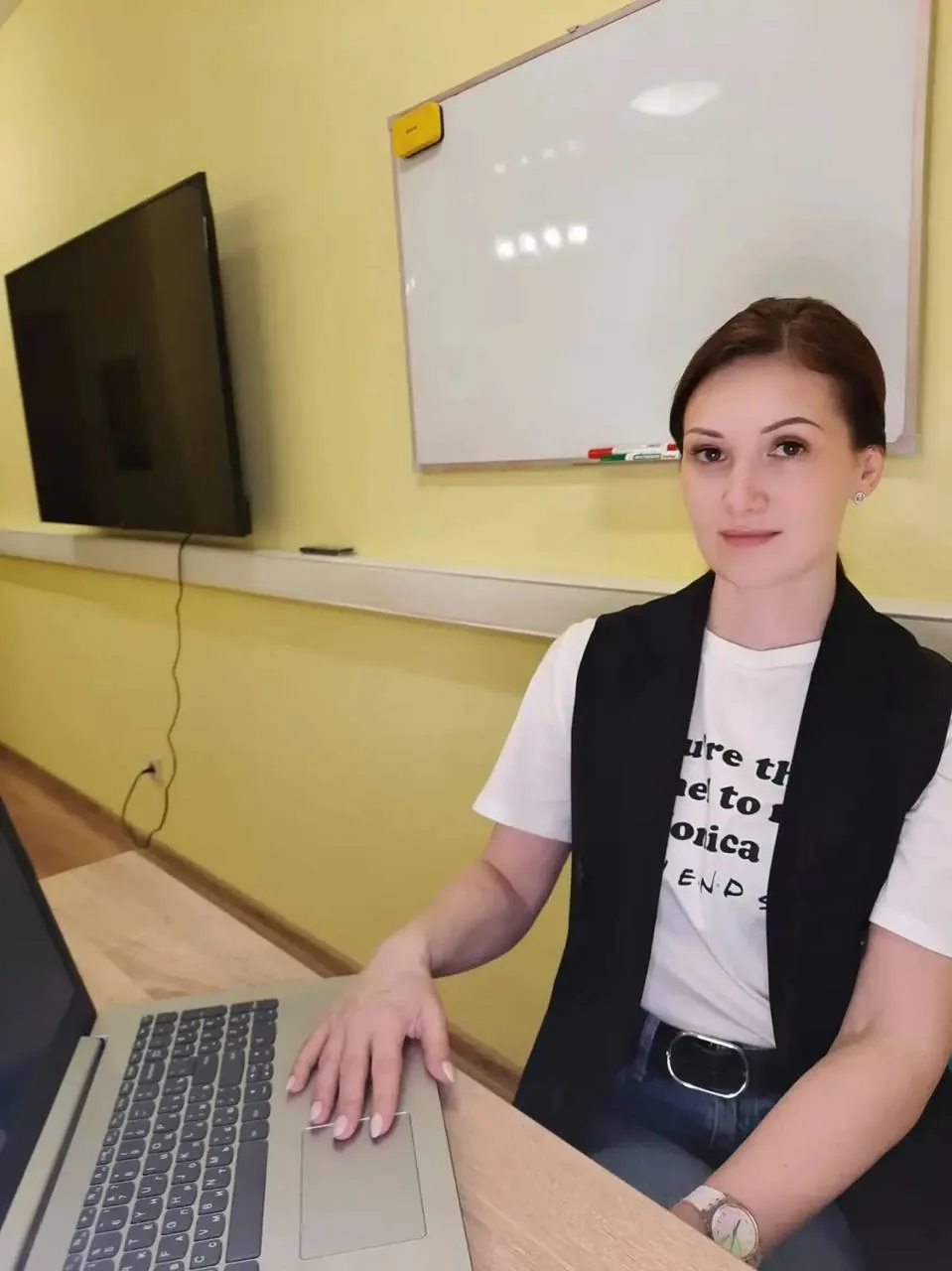 Занятие с репетитором за столом